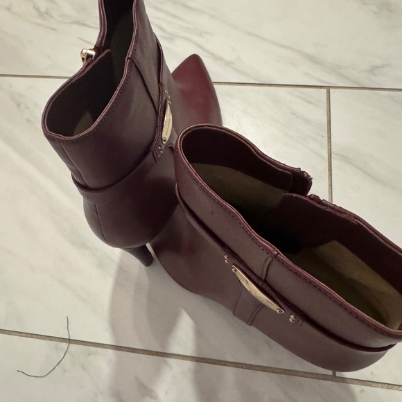 Shoe - Picture 4 of 5